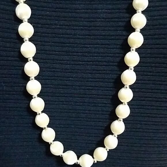 Vintsgr Cream Silk Bead Necklace - Picture 2 of 3